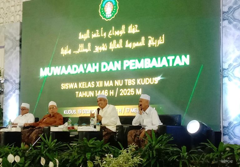 Muwadaah dan Pembaiatan Mutakharijin MA NU TBS Kudus